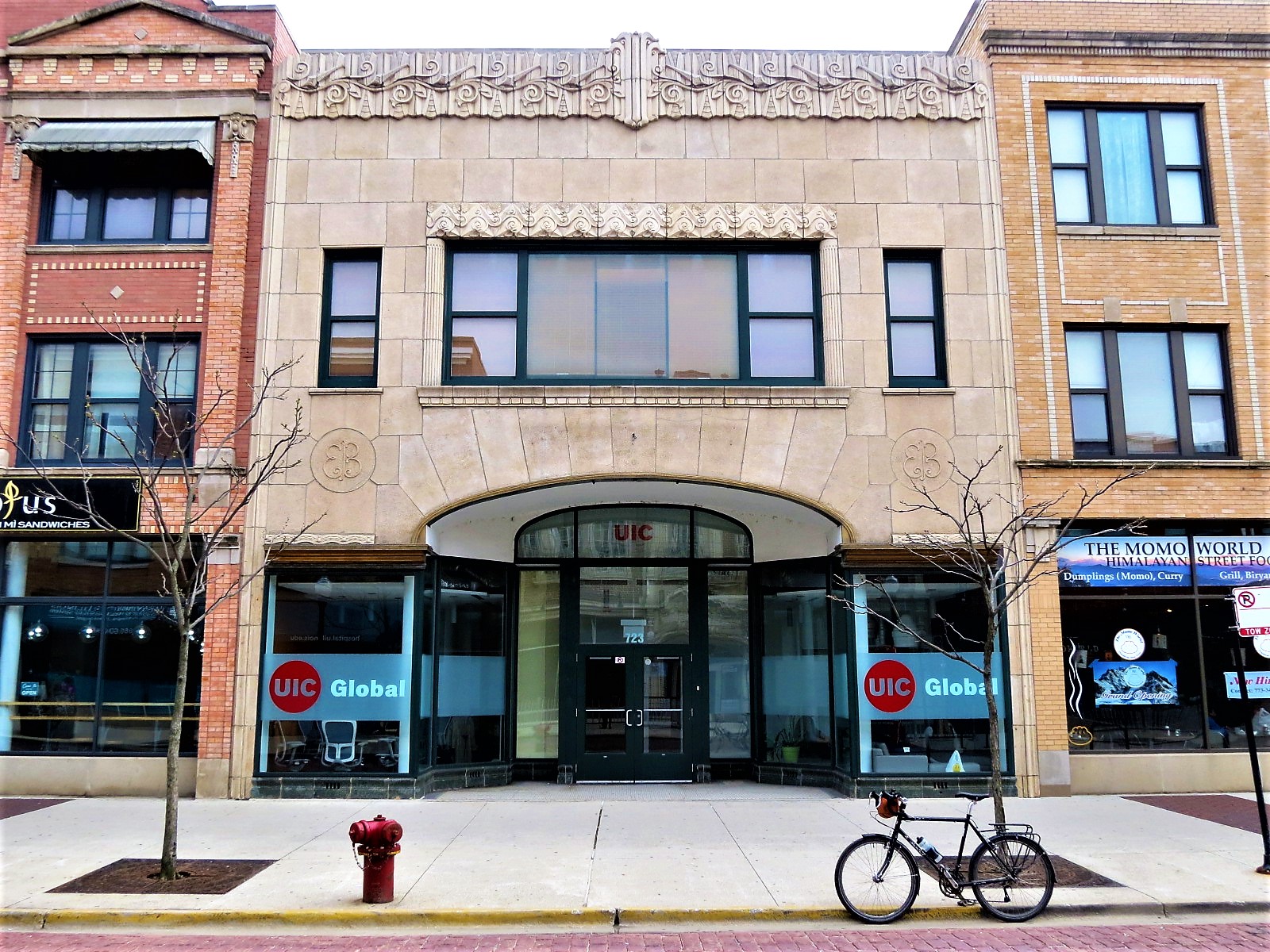 A tour bike standing in front of the art deco facades of Maxwell Street